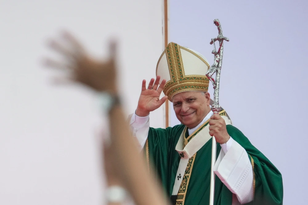 Papa León XIV El Papa León XIV saludando