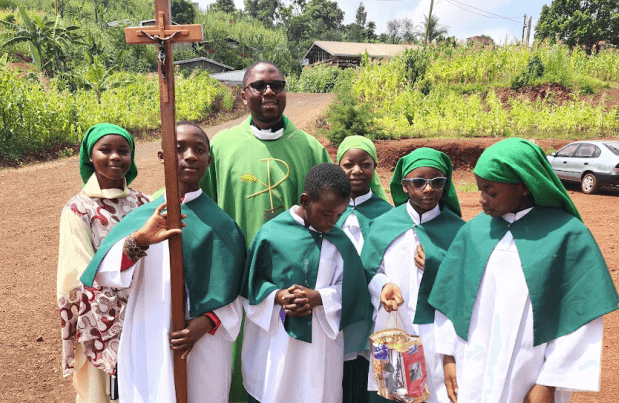 Searching for Guardian Angels on Earth Comunidad misionera apoyada por el Domingo Mundial de las Misiones